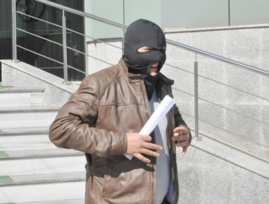 Mereuţă, fostul student care dădea examene în locul altora, rămâne în arest